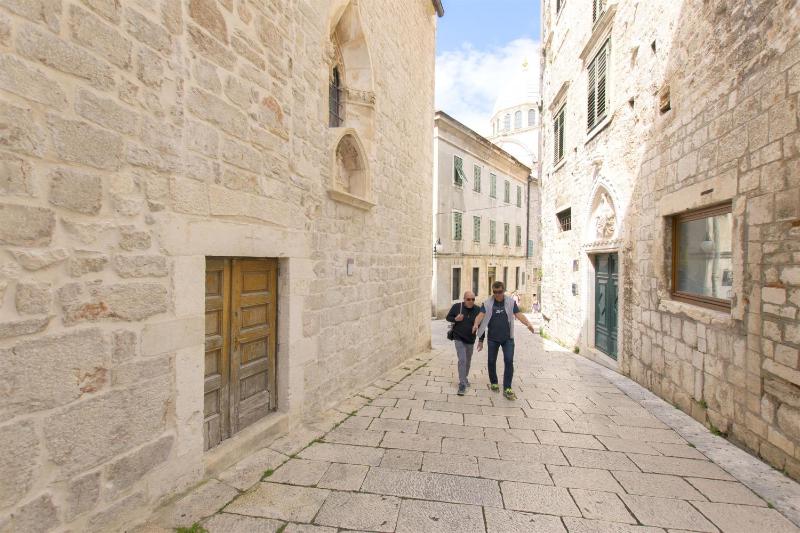 Apartment Nikolina Old town - image 24