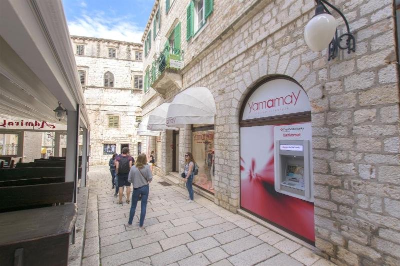 Apartment Nikolina Old town - image 25