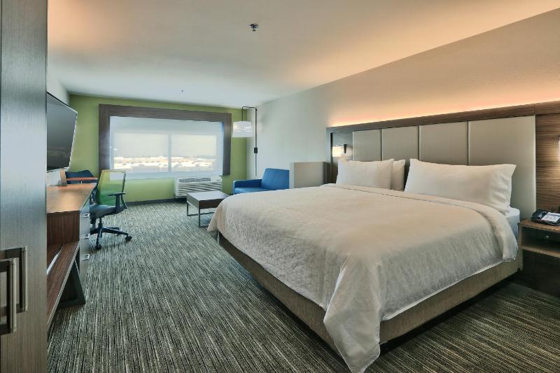 King Suite - Non-Smoking image 2
