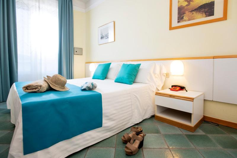 Economy Double Room image 2