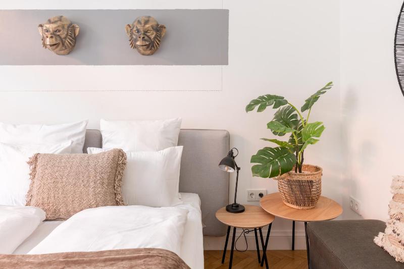 One-Bedroom Apartment image 4