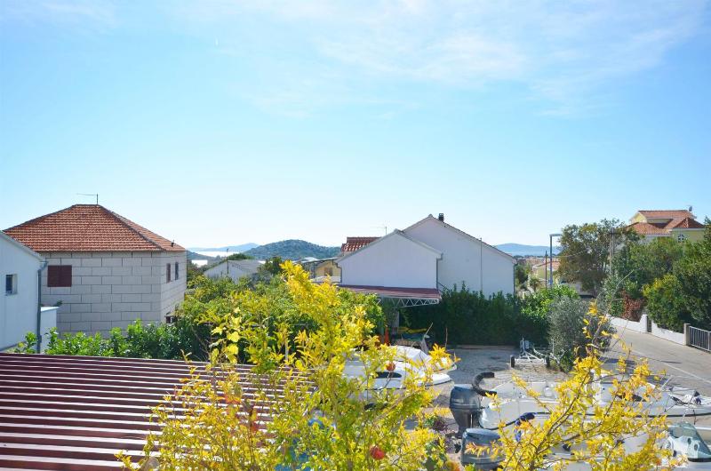 One-Bedroom Apartment image 4