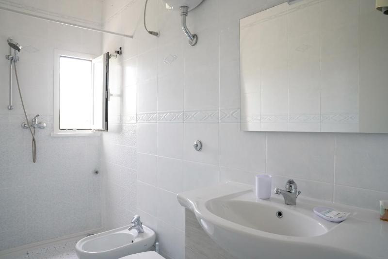 Standard Double Room image 3