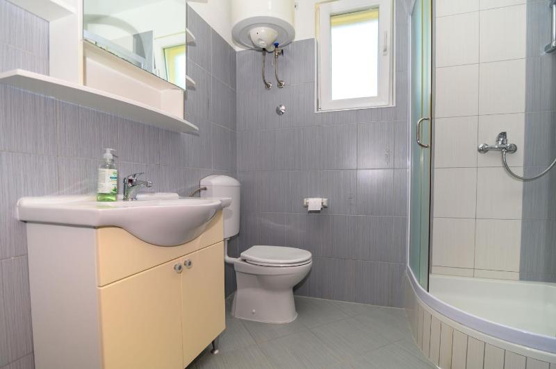 One-Bedroom Apartment image 2