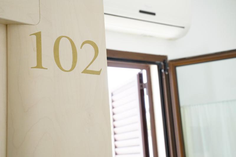 Double Room with Balcony image 3