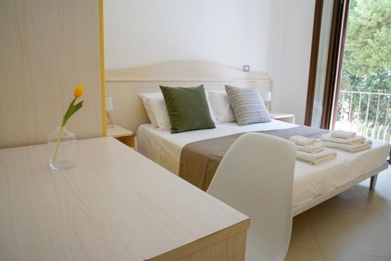 Triple Room with Balcony image 4