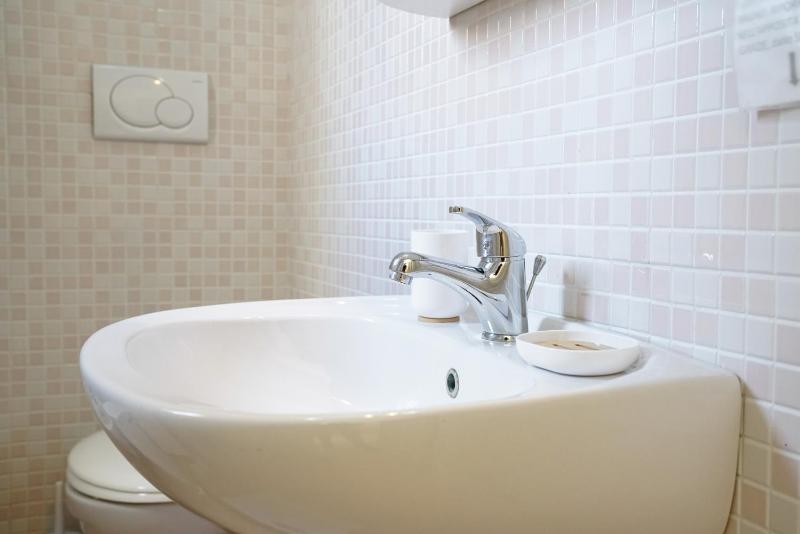 Triple Room with Balcony image 2