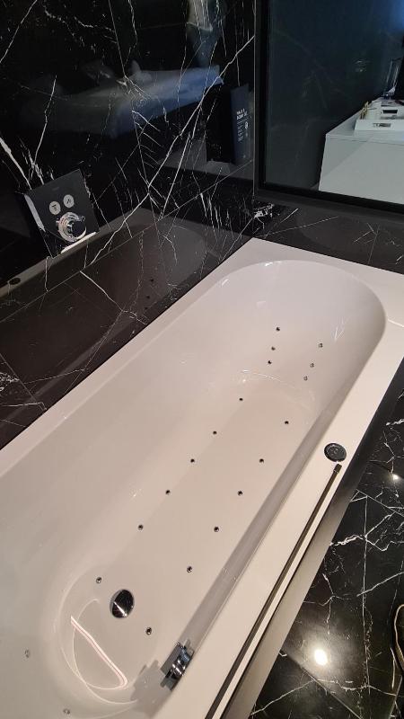 Suite with Spa Bath image 4