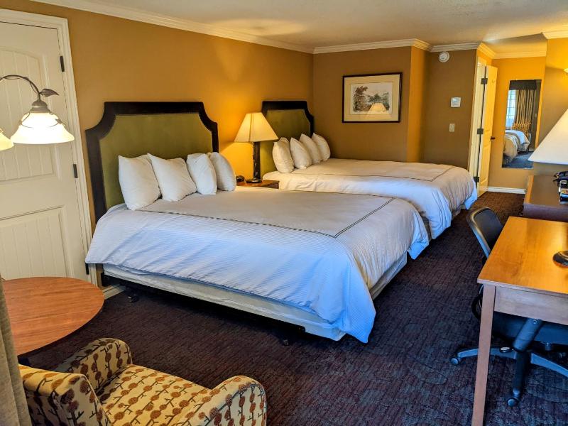 Queen Room with Two Queen Beds - Pet-Friendly image 2