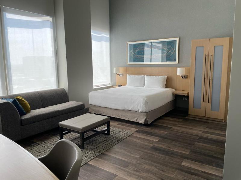King Room with Sofa Bed - High Floor image 4