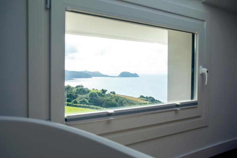 Deluxe Double Room with Sea View image 3