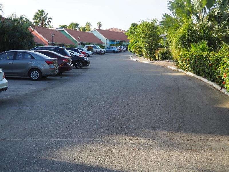 Kas di BaMi A-186 op Seru Coral Resort - Ruim appartement met groot zwembad en tropische tuin - image 21