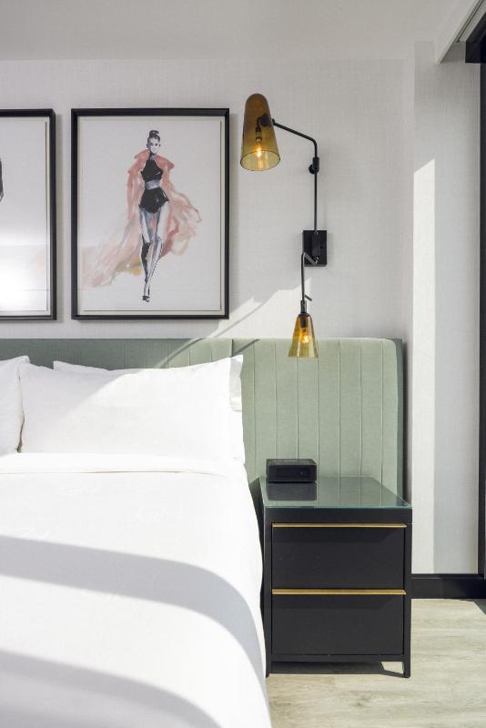 King Room image 4