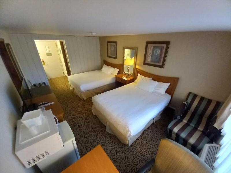 Queen Room with Two Queen Beds image 4