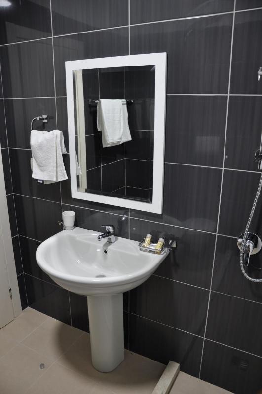 Family Suite with Balcony and Sea View (4 adults) image 4