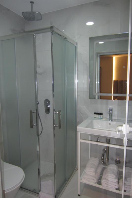 Double Room image 3
