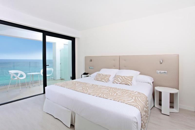 Double Room with Sea View image 1