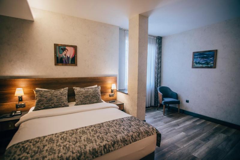 Superior Double or Twin Room image 3