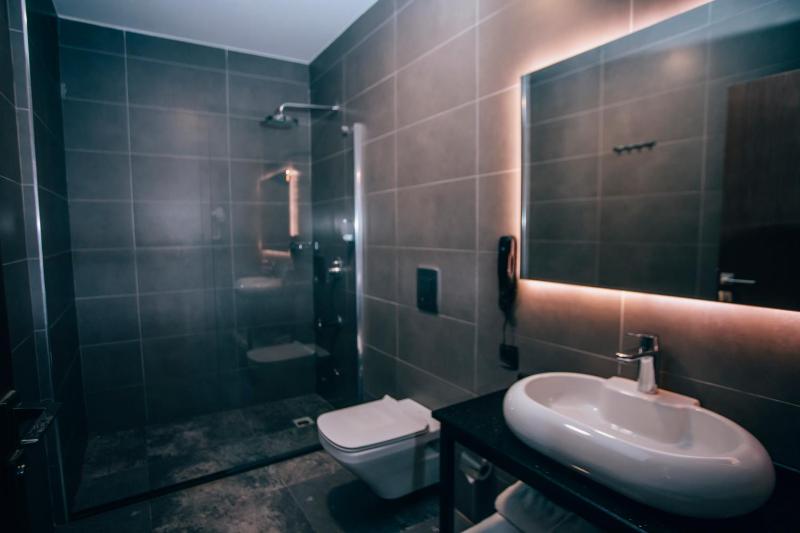 One-Bedroom Suite with Sofa Bed image 2