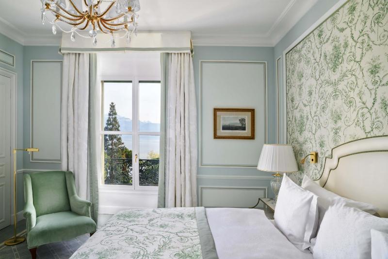 Superior Double Room with Lake View image 3