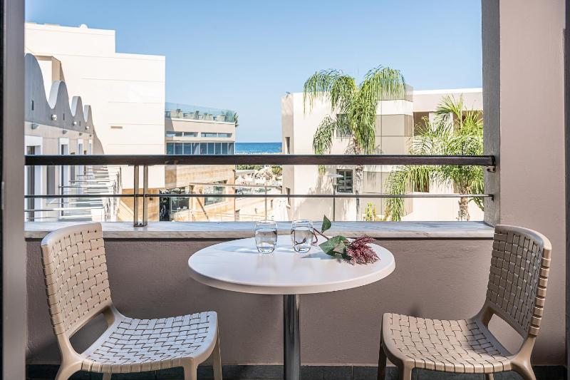 Maisonette with Garden or Pool View image 4