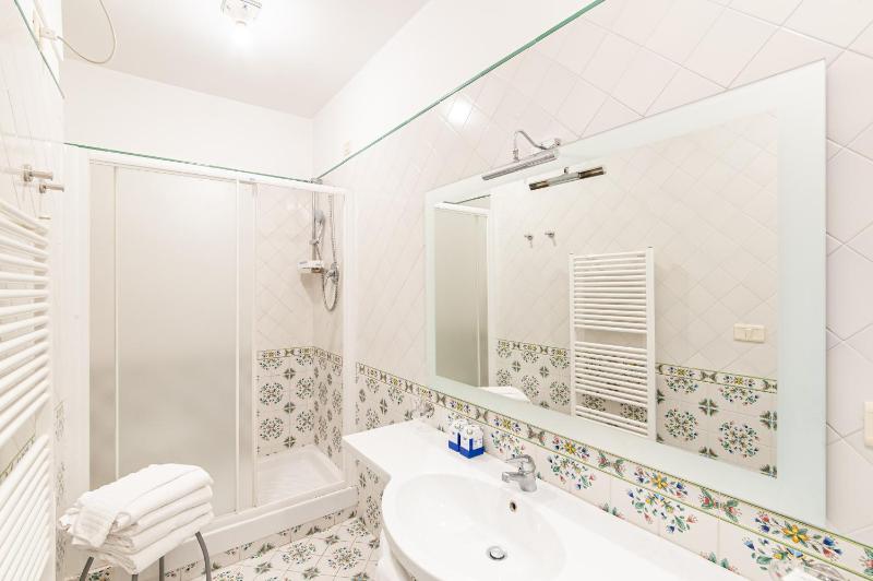 Triple Room with Balcony and Sea View image 1