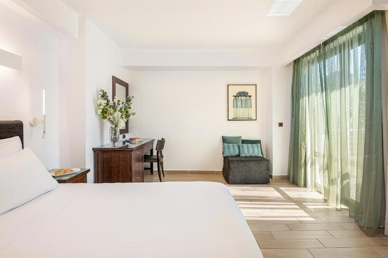 Two-Bedroom Suite with Private Pool and Spa Bath image 1