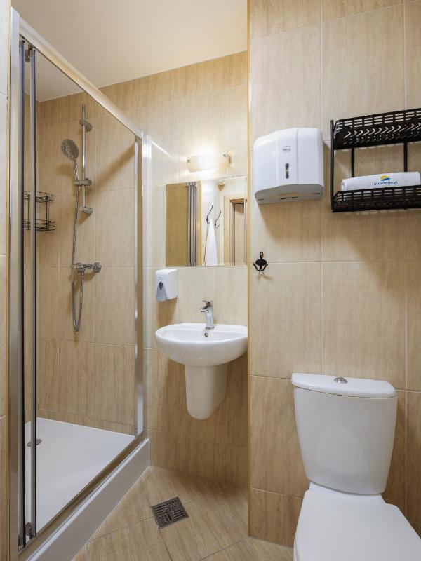 Standard Double Room image 3