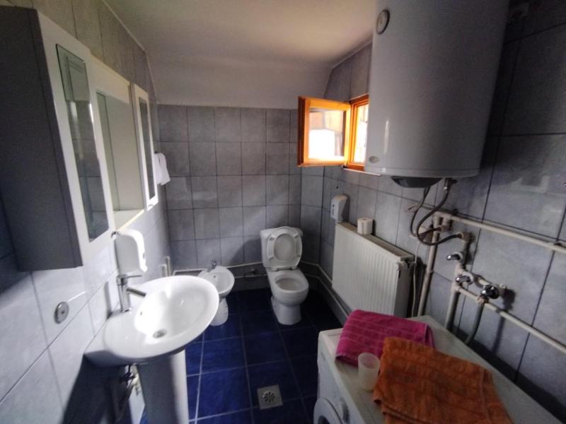 One-Bedroom Apartment image 2