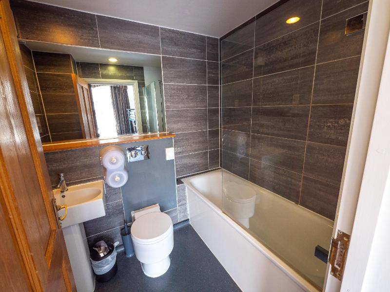 Single Room image 1
