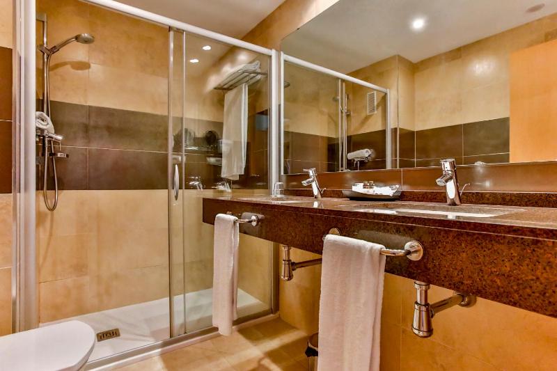 Standard Room image 4