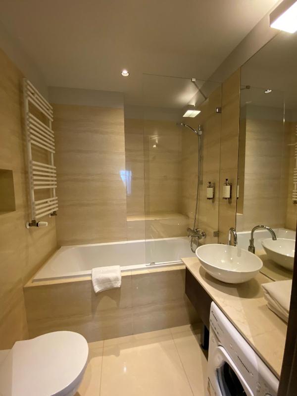 Large Double Room image 1