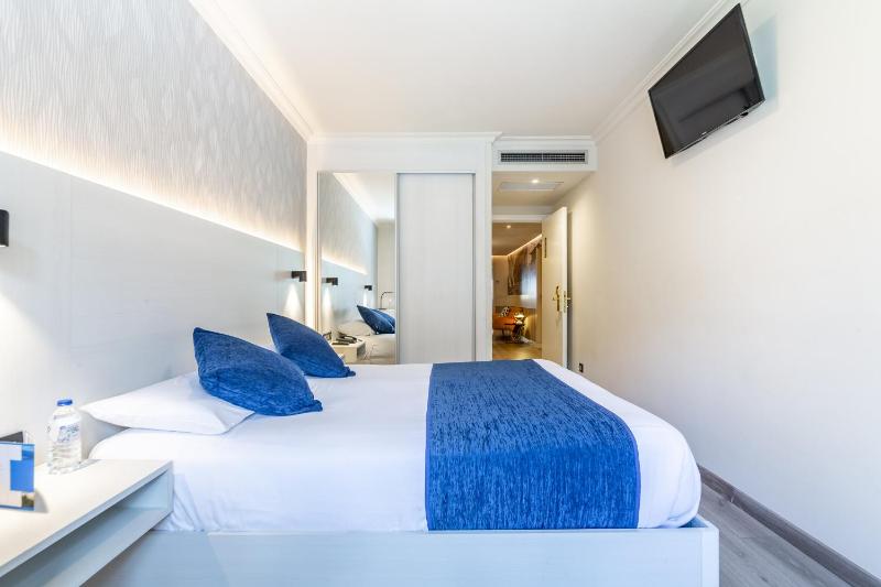 Superior Double or Twin Room image 3