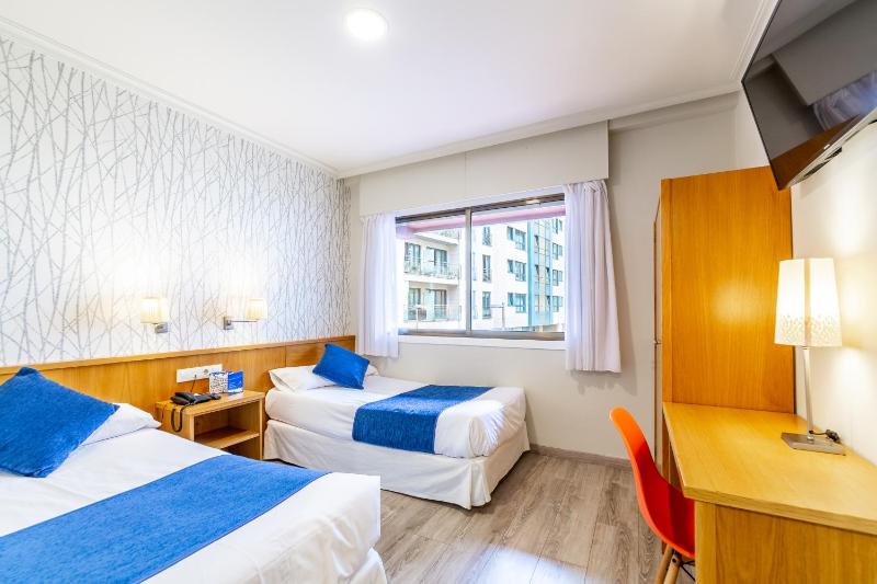 Standard Double or Twin Room image 4