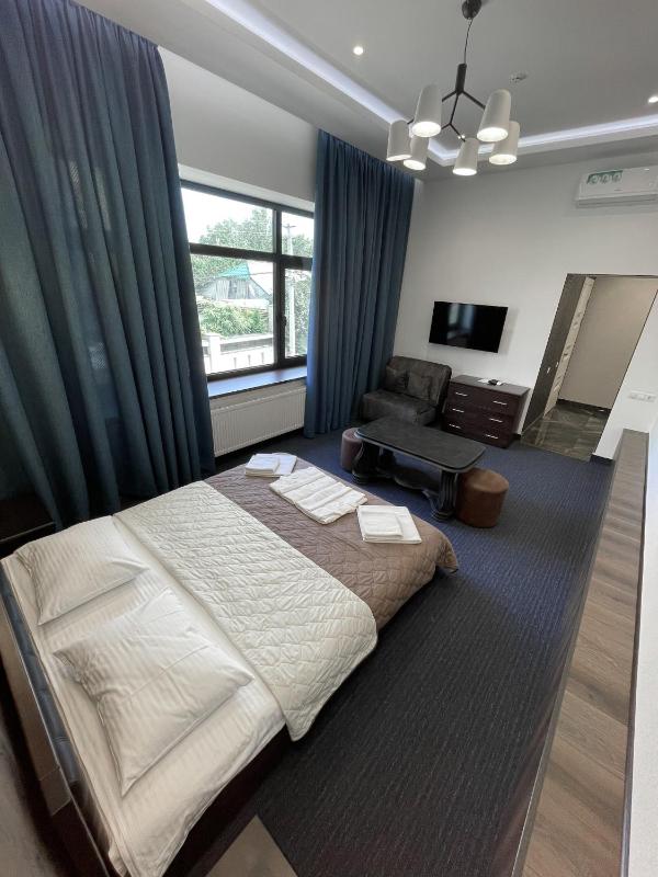 Superior Triple Room image 1