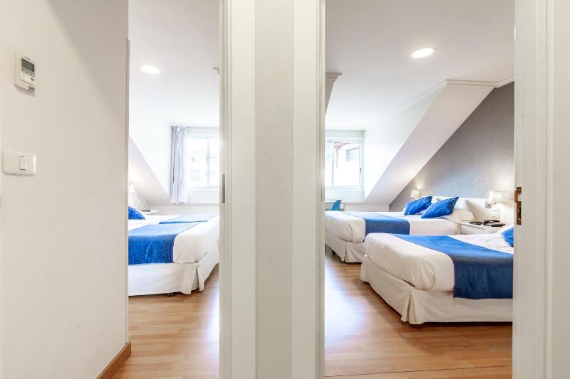 Standard Family Room image 1