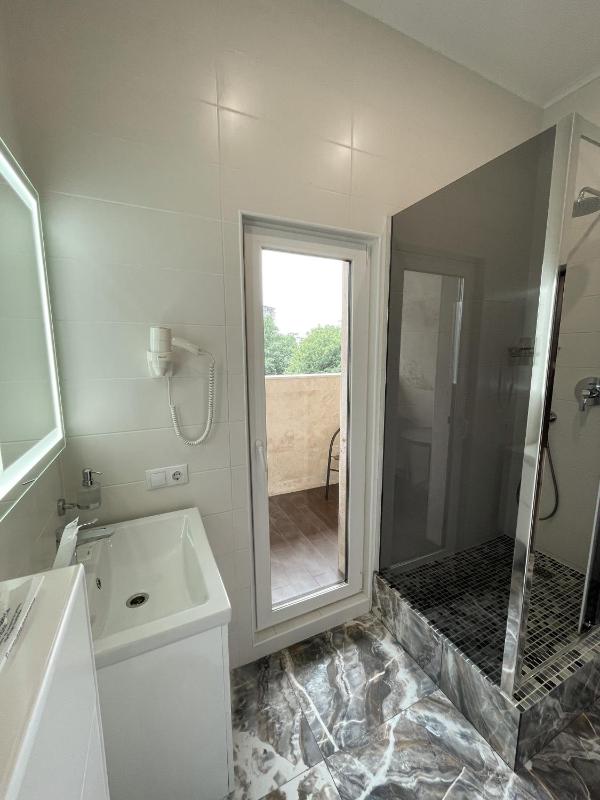 Triple Room with Balcony image 2