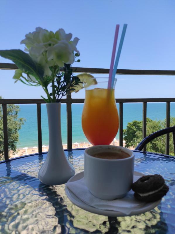 Deluxe Double Room with Sea View image 3