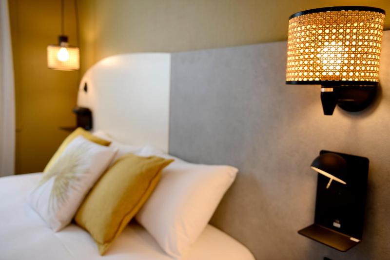 Standard Double Room image 3