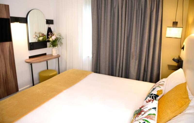 Standard Double Room image 2