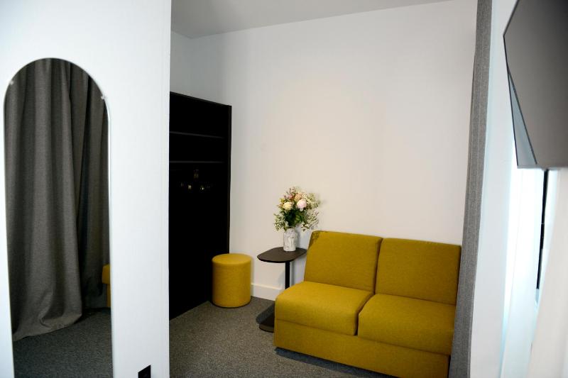 Standard Triple Room image 4