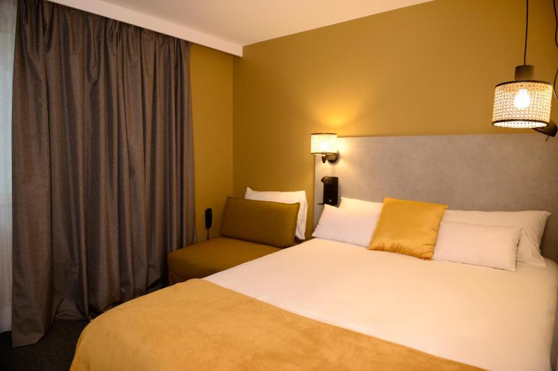 Standard Triple Room image 3