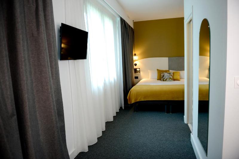 Standard Triple Room image 2
