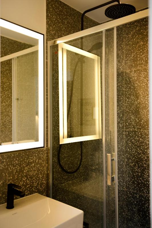 Superior Twin Room image 3