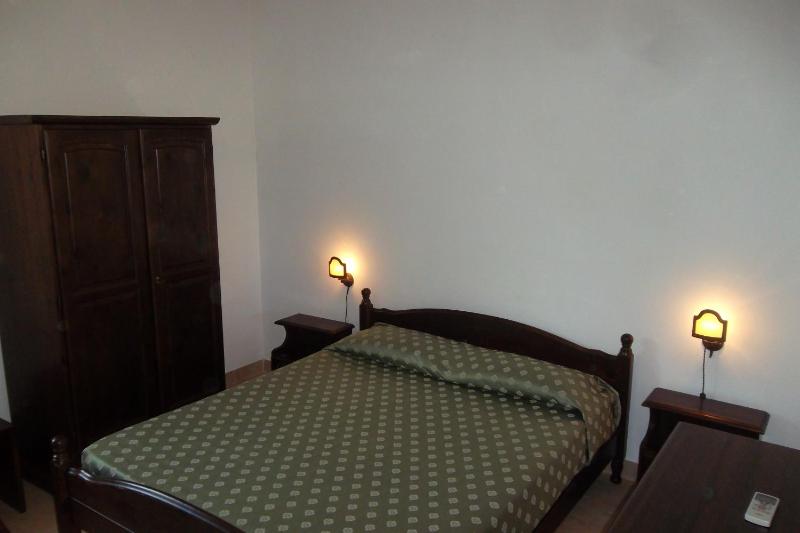 One-Bedroom Apartment image 3
