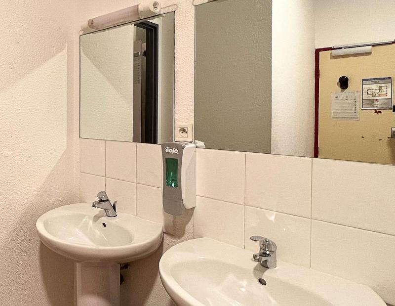 6 or 7-Bed Female Dormitory Room with shower and shared toilet image 3