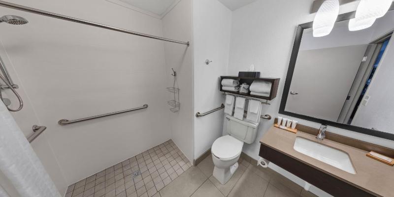 Queen Room with Two Queen Beds - Disability Access image 2