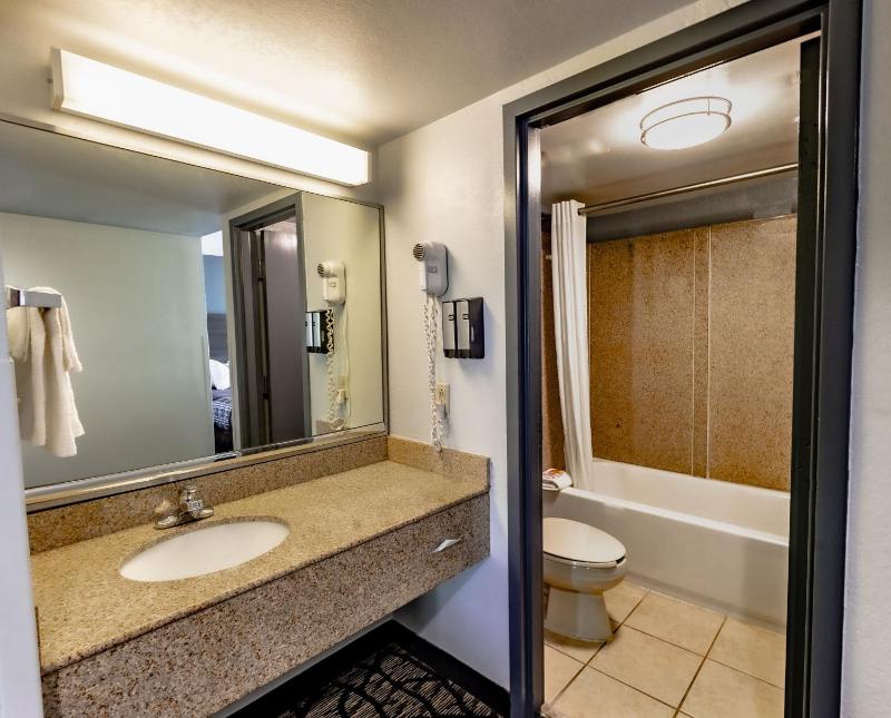 Deluxe Double Room image 3