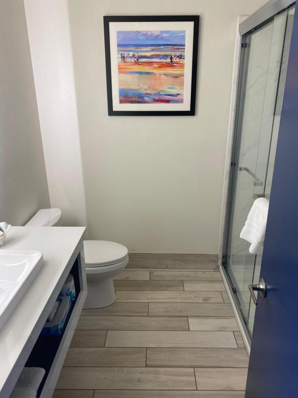 Standard King Room image 2