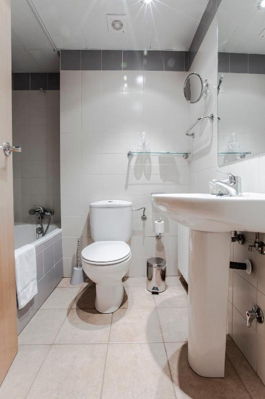 One-Bedroom Apartment (3 Adults) image 2